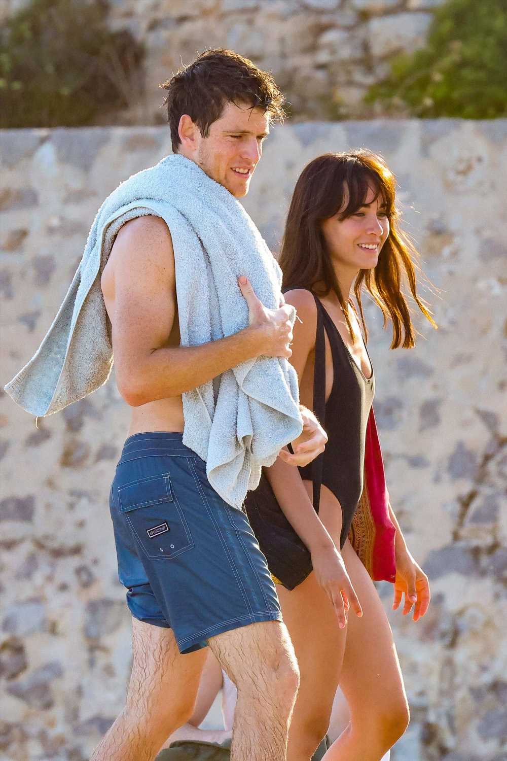 Aitana y Miguel Bernardeau presumen de amor y cuerpazos al sol de Ibiza
