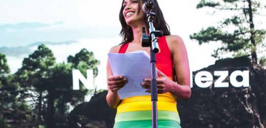 Chanel Terrero muestra su orgullo con un vestido arcoiris