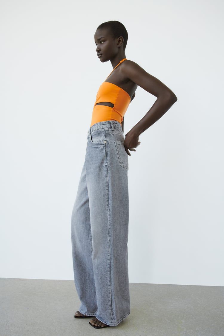 Cut-out y naranja: el body multiusos de rebajas de Zara