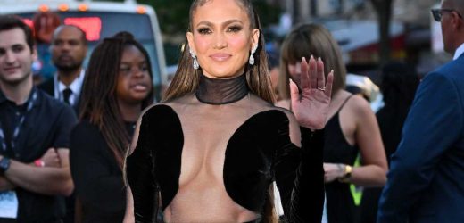 Jennifer Lopez y el vestido negro ideal para viajar a París