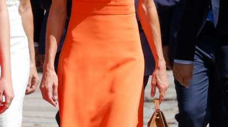 La Reina Letizia apuesta por el naranja en la Ofrenda de Santiago