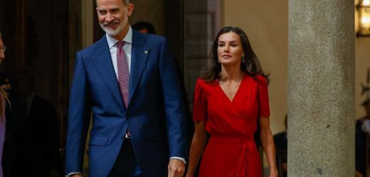 La reina Letizia reaparece apostando por uno de sus colores ‘fetiche’ en los Premios Nacionales del Deporte