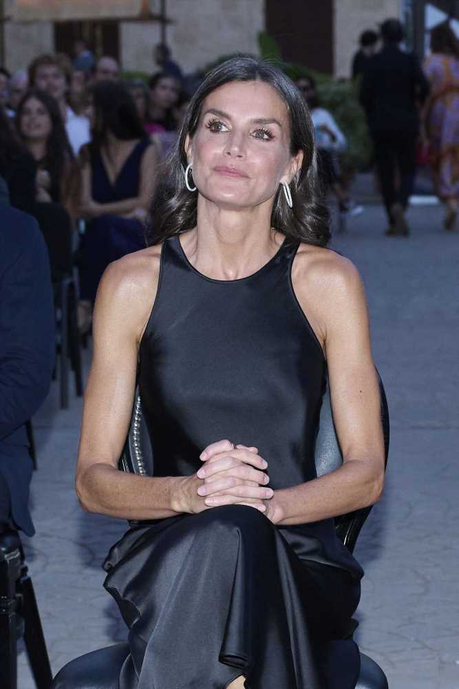 Doña Letizia estrena vestido lencero de & Other Stories