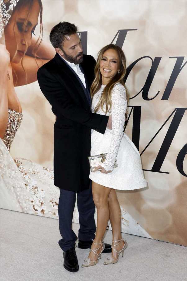 El espectacular vestido de novia (con volantes) de Jennifer Lopez