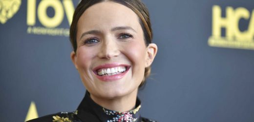 El vestido capa de Mandy Moore para invitadas originales