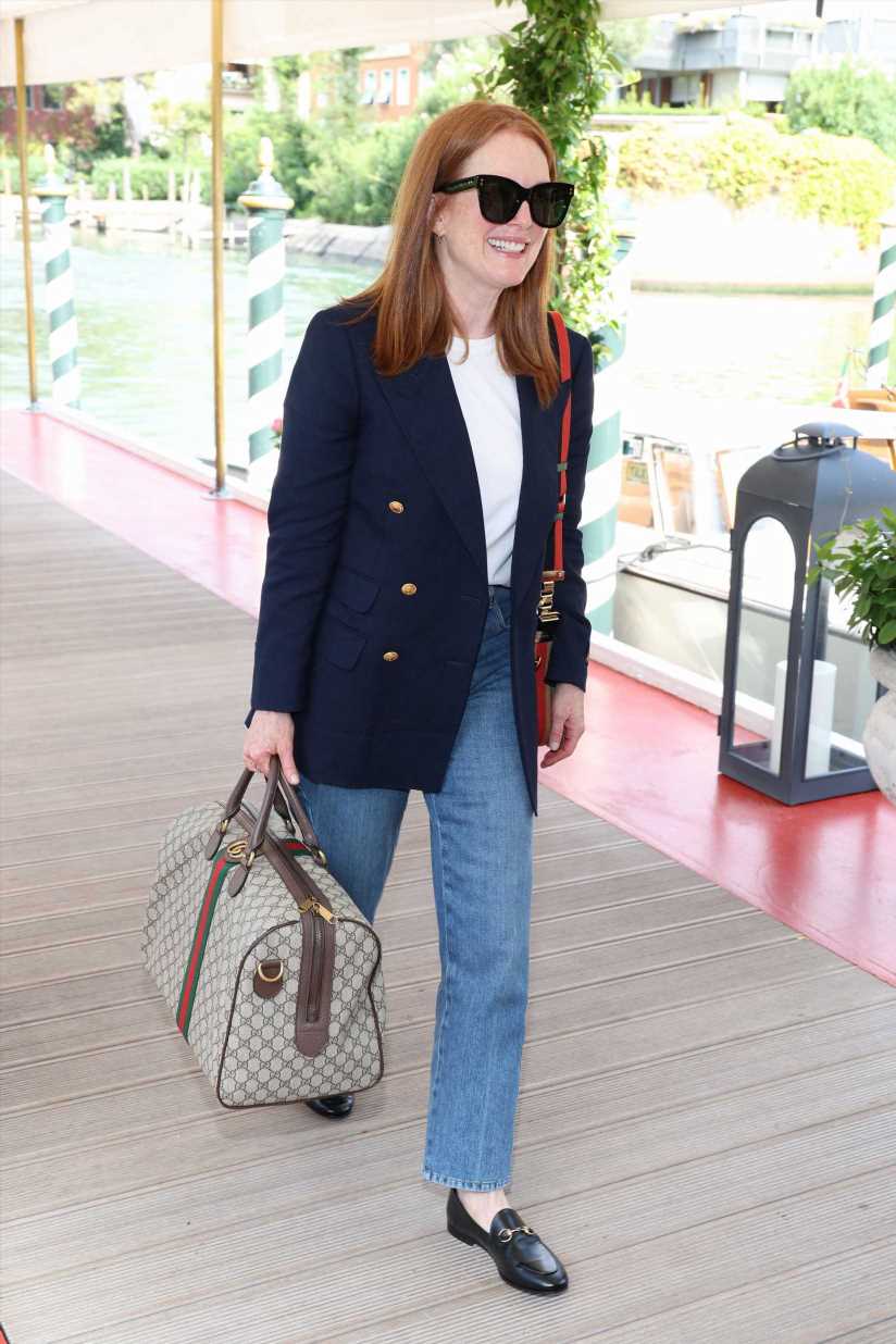 Julianne Moore demuestra el poder de un look de básicos