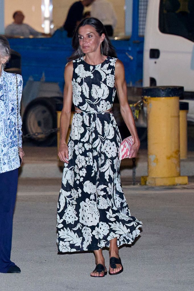 La reina Letizia estrena el vestido de Mango cut-out más bonito
