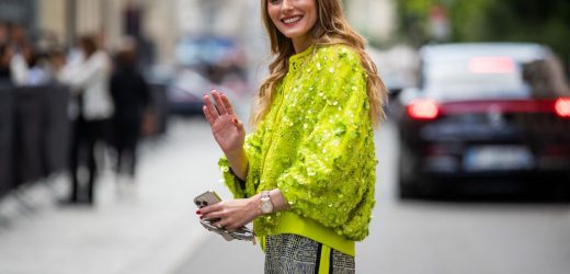 Olivia Palermo dice sí camisa blanca con flores bordadas