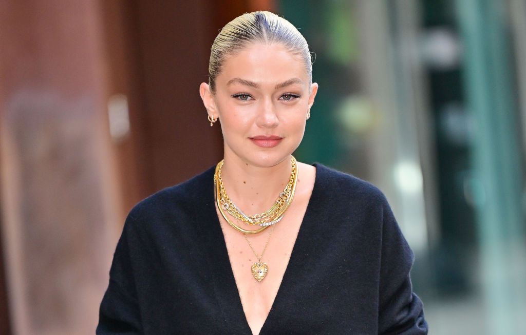 Gigi Hadid reinterpreta el mono naranja estilo "obrero"