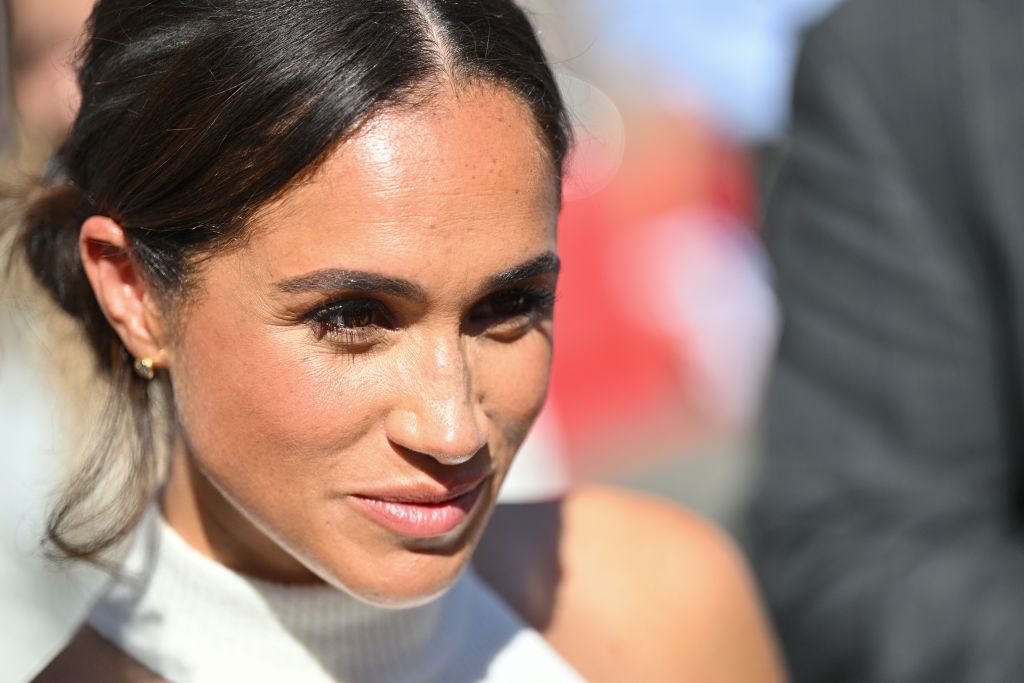 Meghan Markle y el look working que aúna dos tendencias