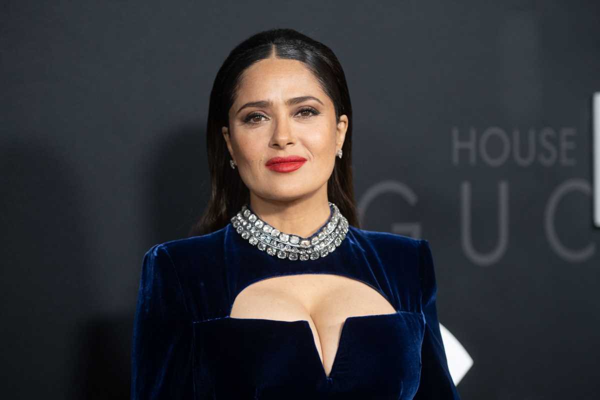 Salma Hayek celebra su cumpleaños con el bikini rojo perfecto