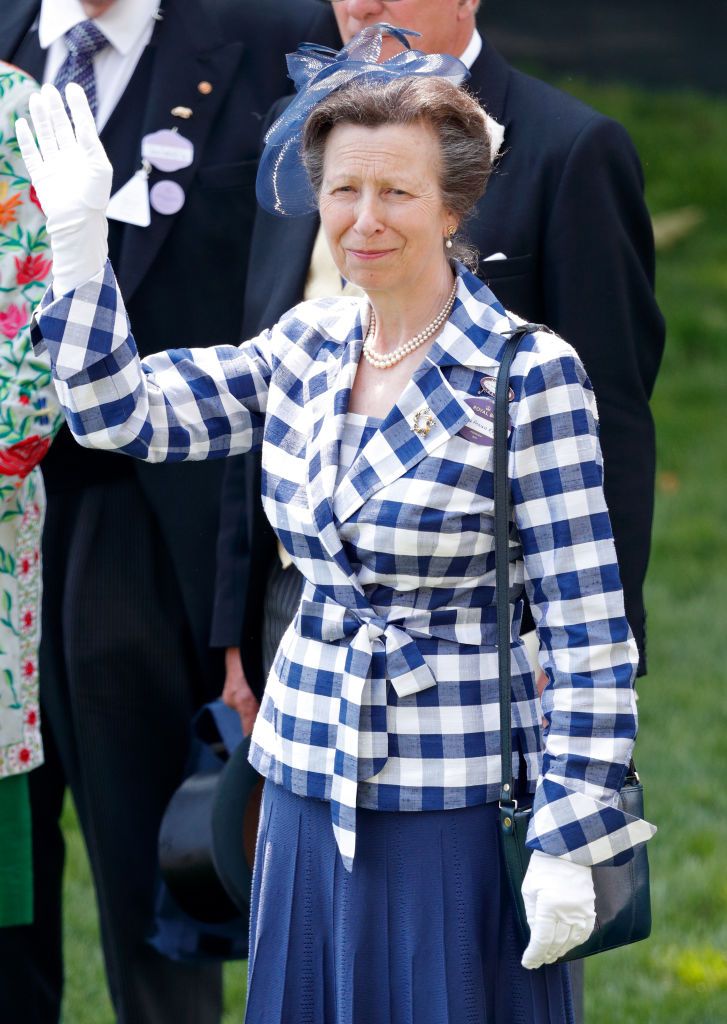 La princesa Ana y el collar de perlas icónico de Isabel II