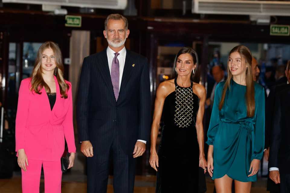 La reina Letizia y el vestido negro más bonito made in Spain