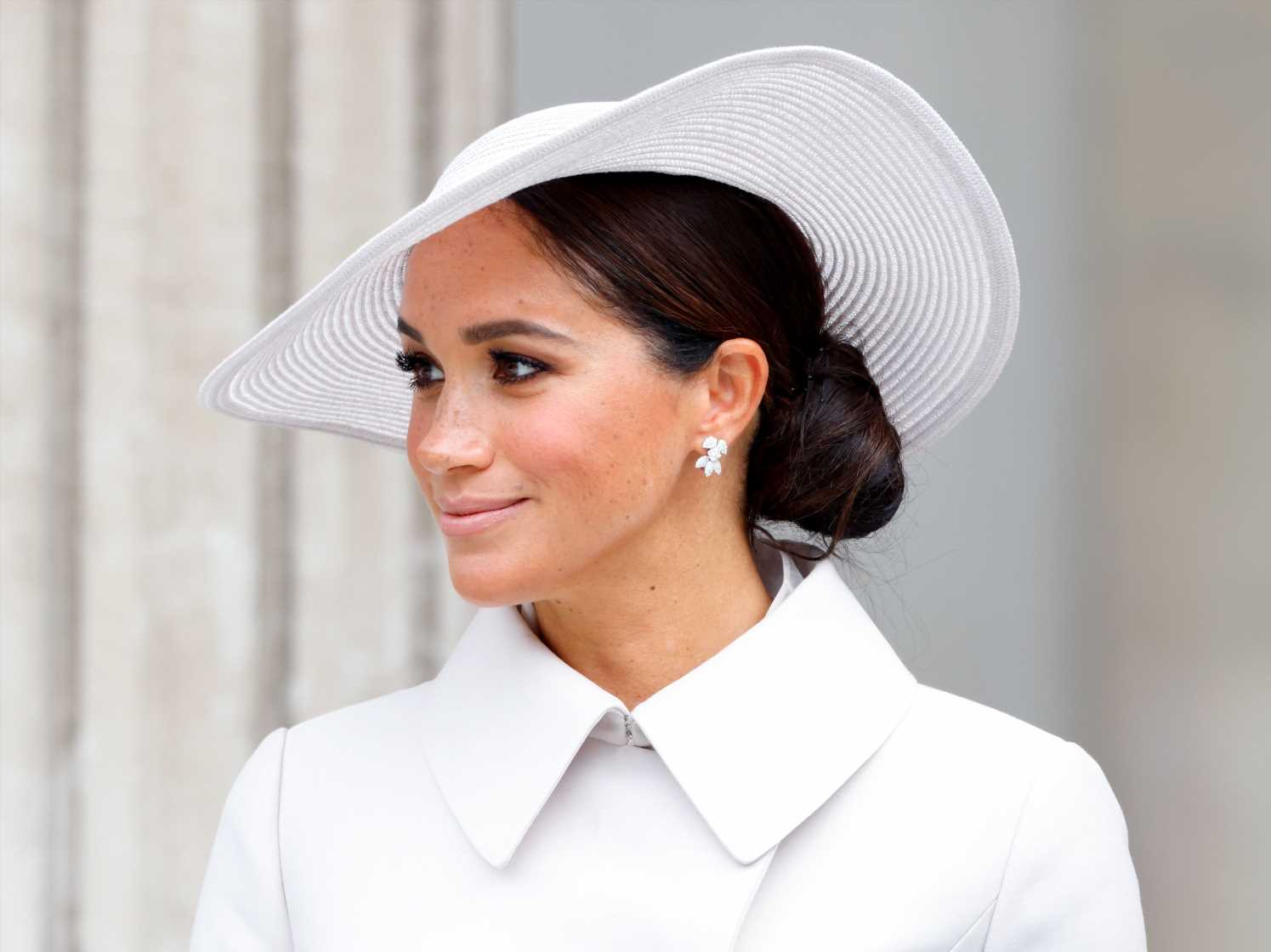 Meghan Markle luce un vestido de Carolina Herrera