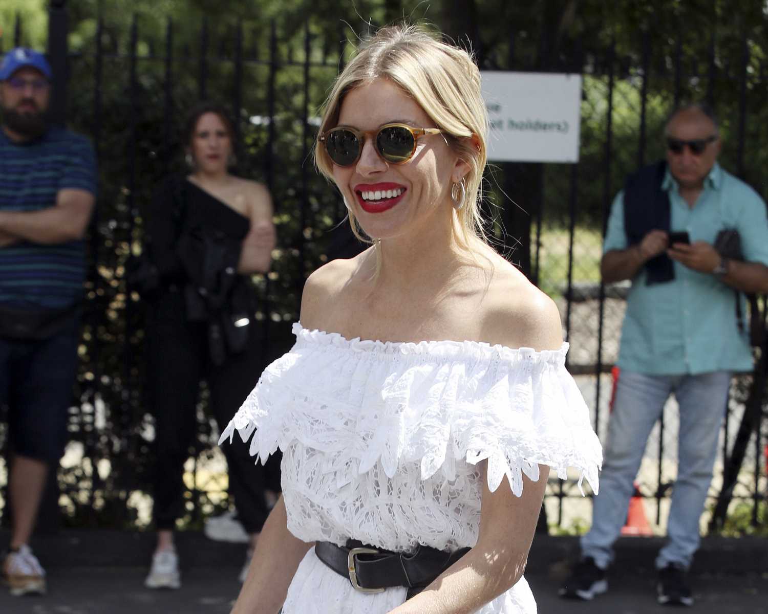 Sienna Miller ilumina su rostro con un acertado labial