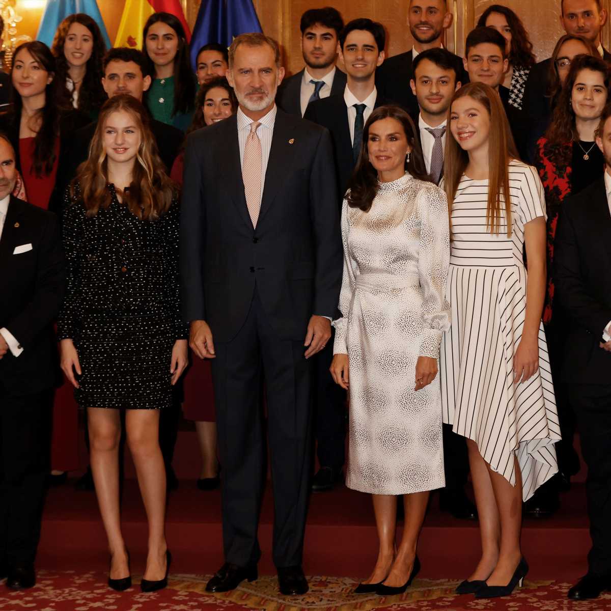 Letizia y sus hijas combinan sus looks ‘black & White’ en los premios Princesa de Asturias