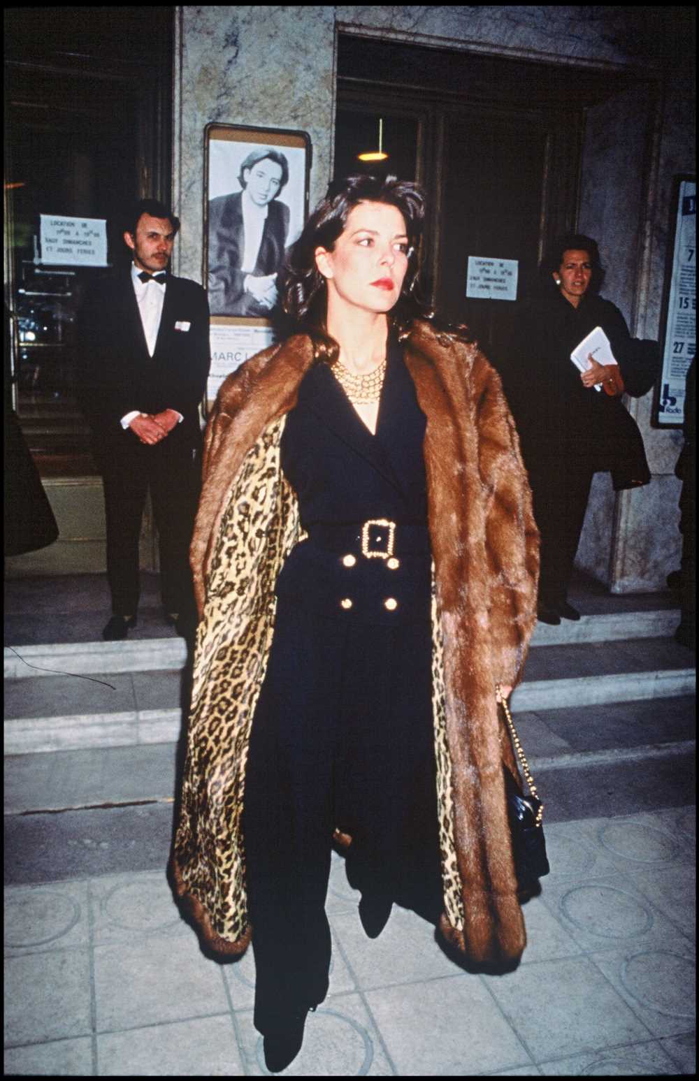 Carolina de Mónaco en 1989 y el abrigo que siempre es tendencia