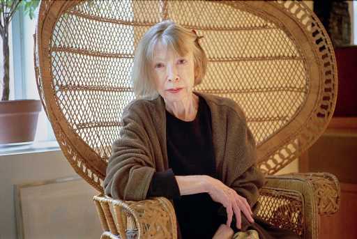 El precio de las gafas de Celine que lució Joan Didion