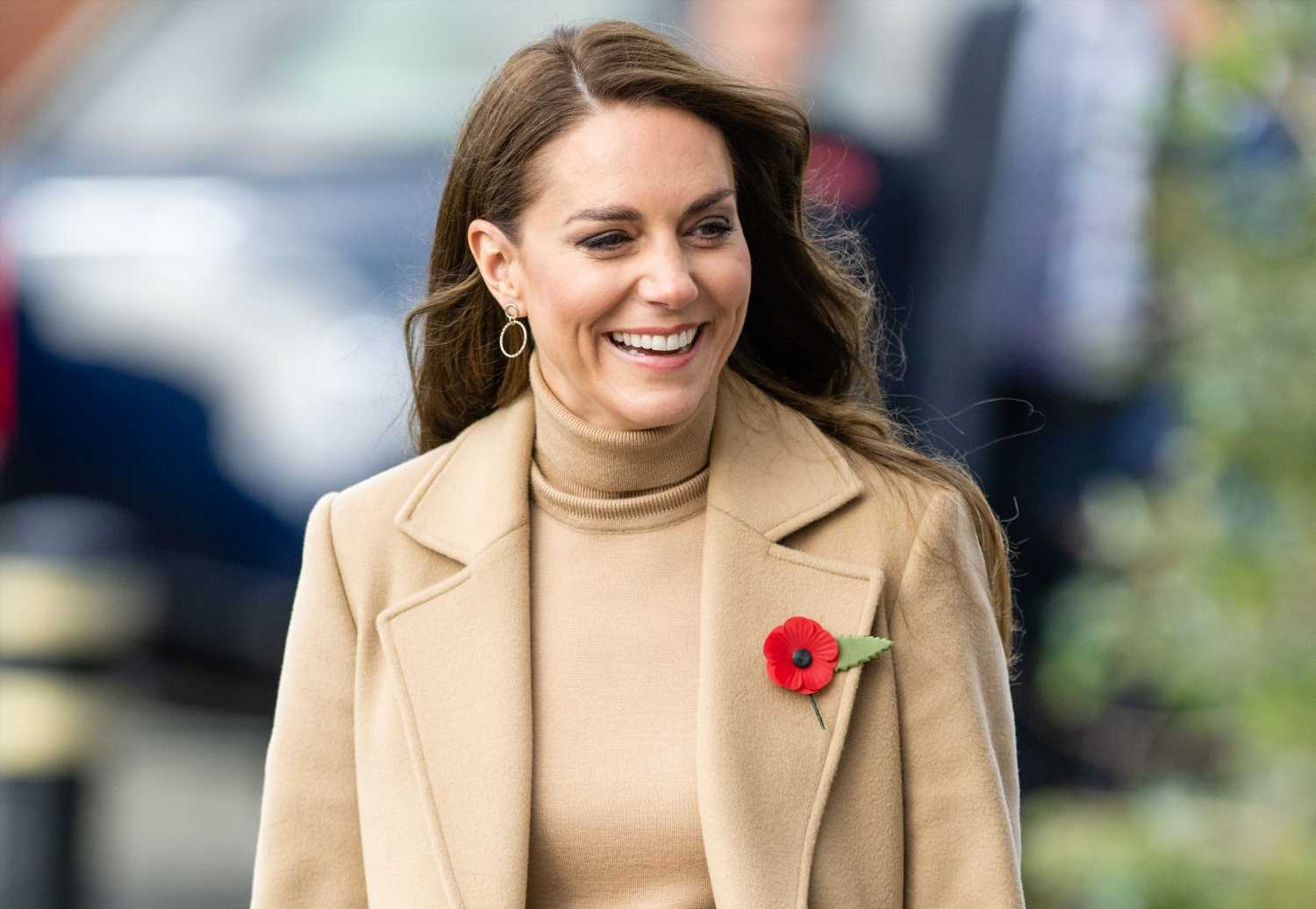 Kate Middleton reaparece con un look monocolor en camel