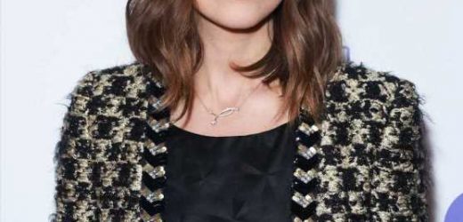 Keira Knightley potencia su pómulo con colorete