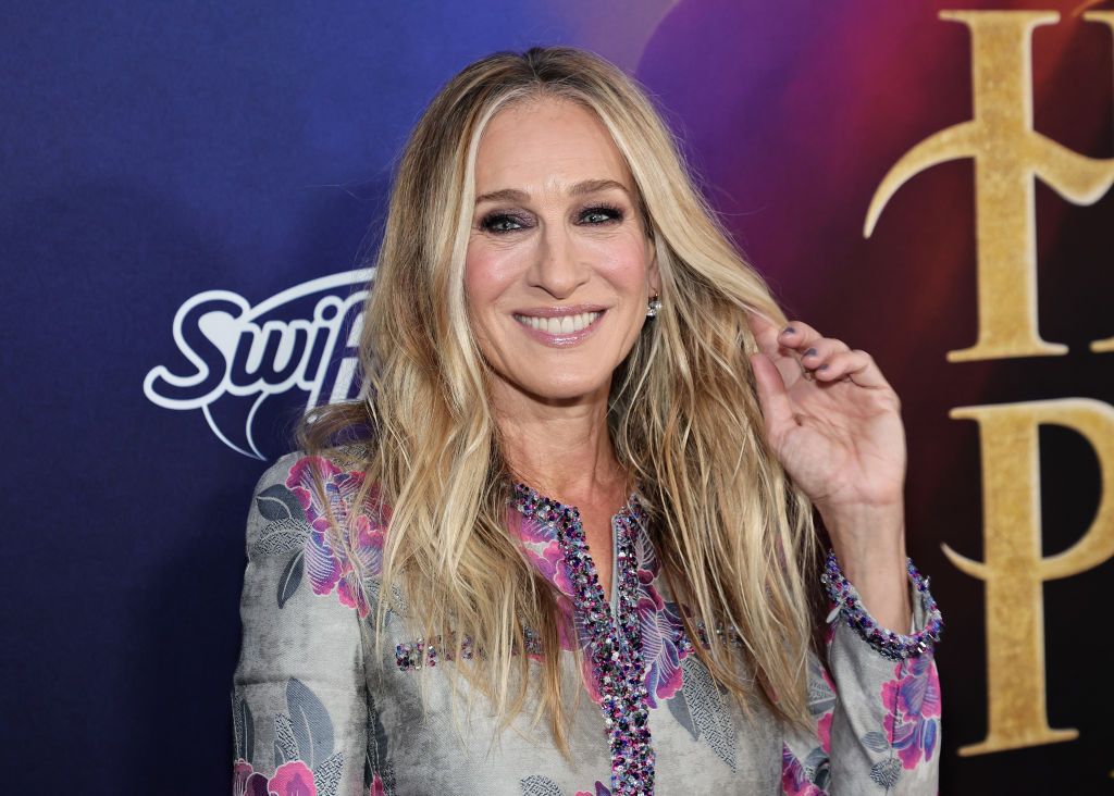 Zara tiene el mono más viral de Sarah Jessica Parker