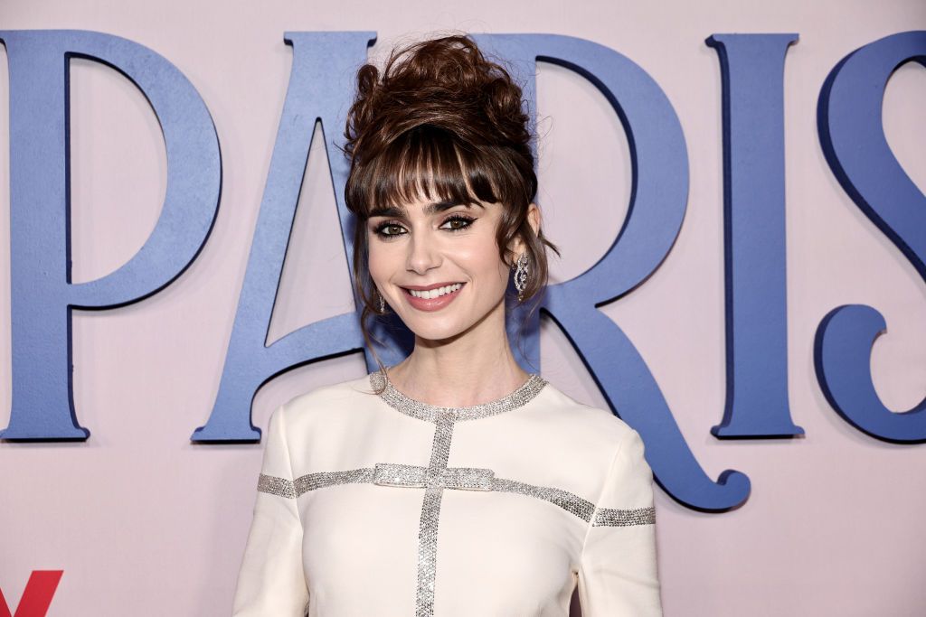 El complemento más navideño de Lily Collins