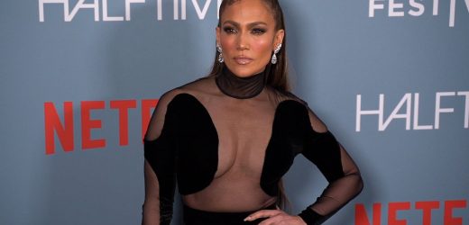 Jennifer Lopez, con manicura en color caramelo