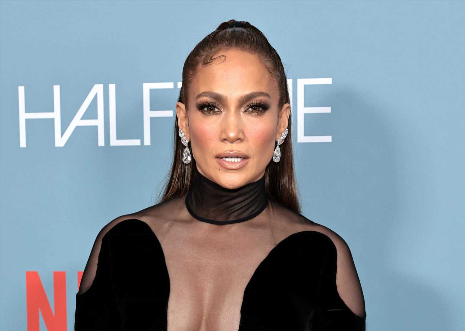 Jennifer Lopez confirma que el verde sustituye al negro