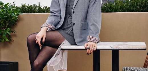 Lily Collins y los zapatos con plataforma que te hacen más alta