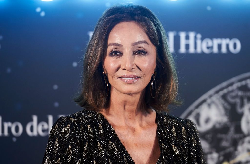 Los looks de invitada de Isabel Preysler y sus hijas