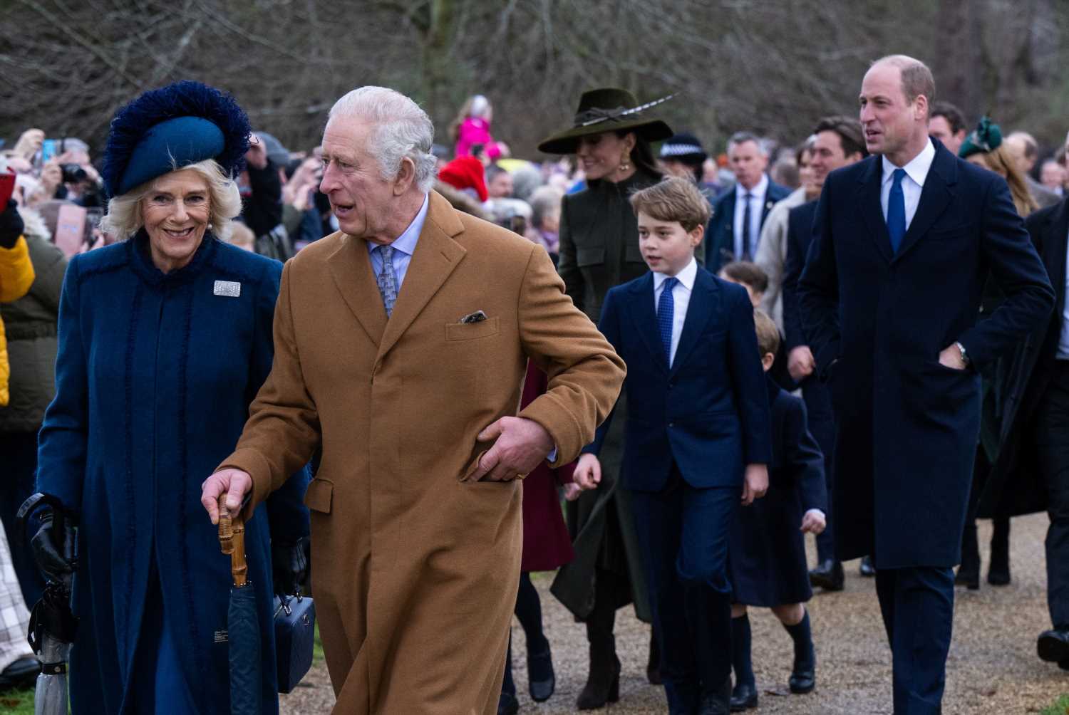 Por qué Meghan y Harry estaban fuera del discurso de Carlos