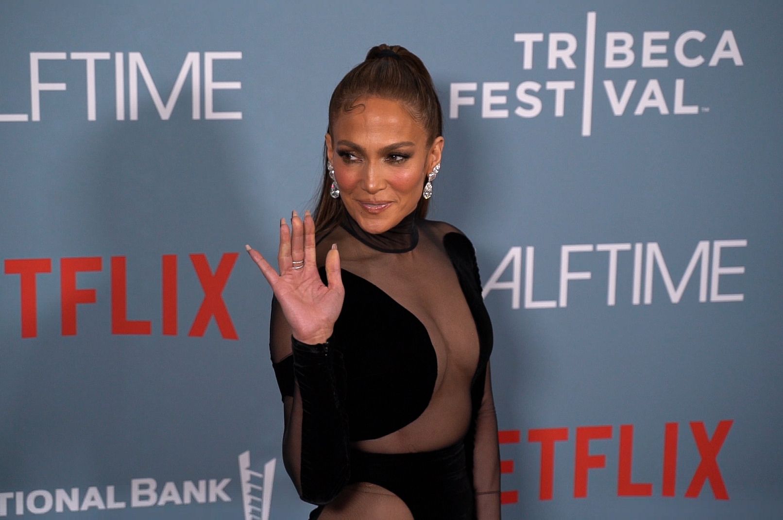 'Rich girl nails', la manicura clásica de Jennifer Lopez