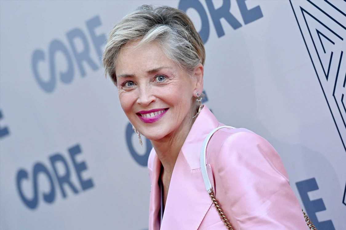 Sharon Stone, de 64 años, presume de abdominales en Instagram