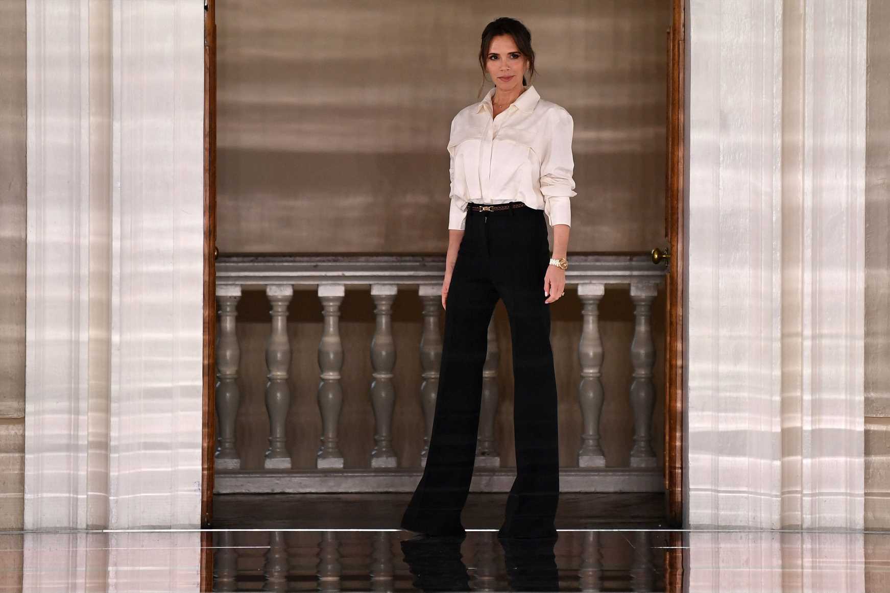 Victoria Beckham, con medias de fantasía