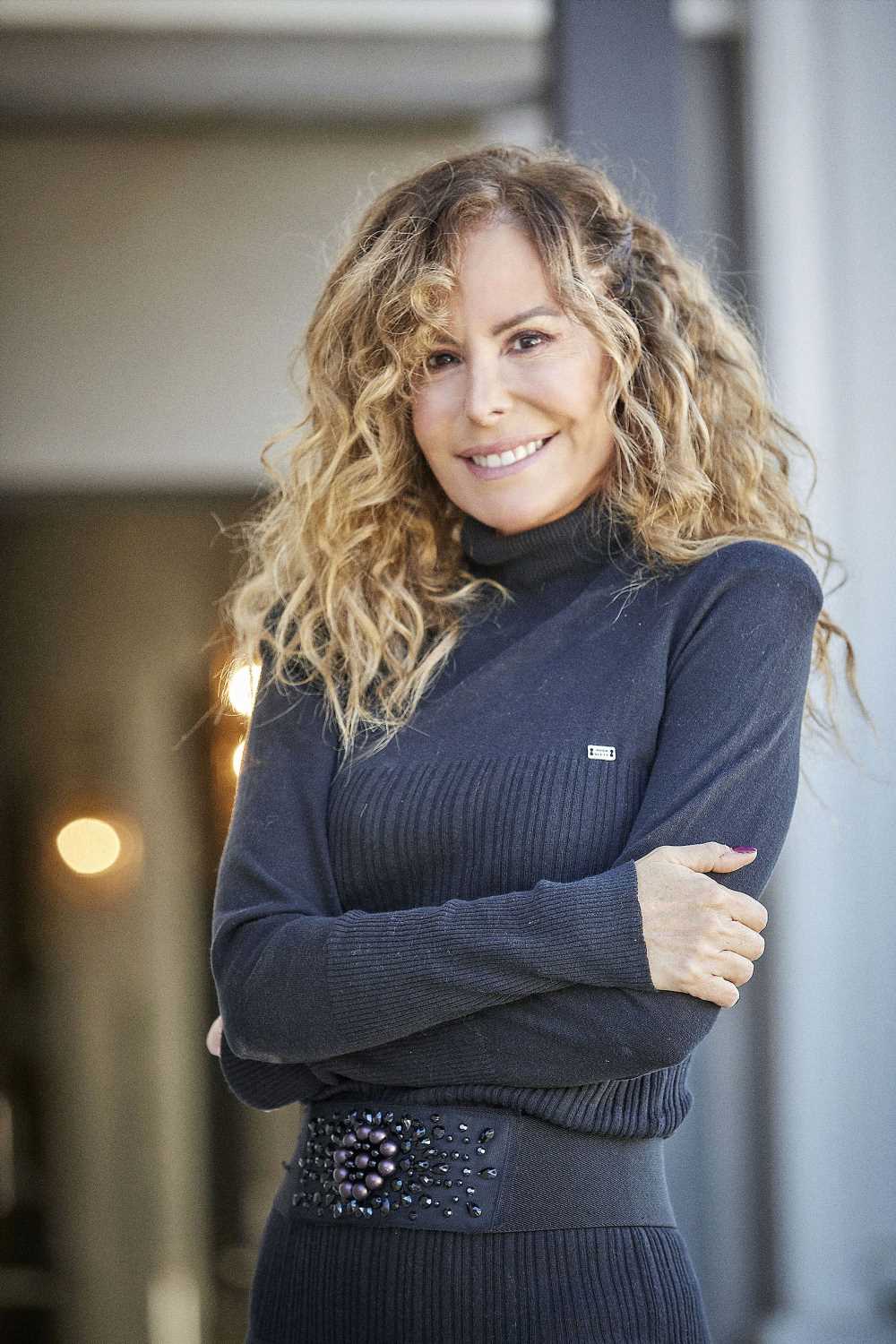 Lara Dibildos: «Estoy bien sola, tengo mi espacio, a mi madre y a mis hijos conmigo y trabajo»