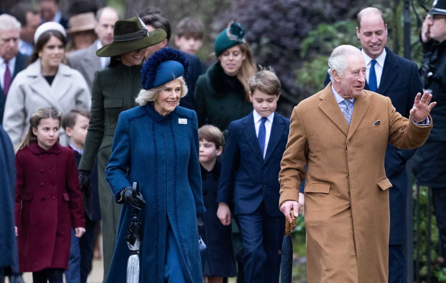 La familia real inglesa van a misa en Sandringham