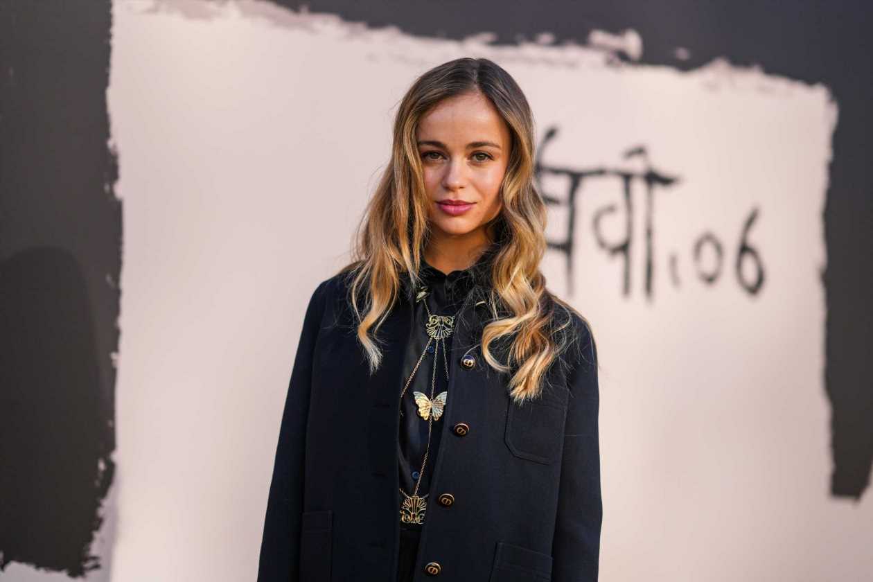 Amelia Windsor: cómo lucir un vestido lencero con mocasines