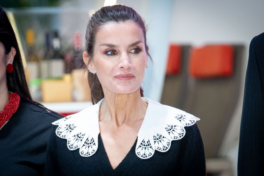 Doña Letizia estrena jersey de Sandro en Fitur