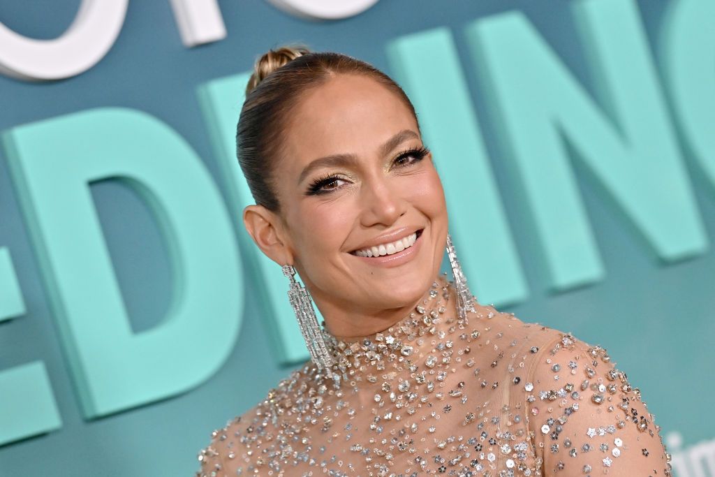 Jennifer Lopez apuesta por las 'lip gloss nails'