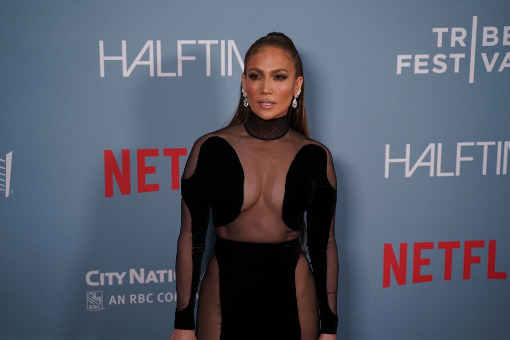 Jennifer Lopez se apunta la sombra rosa