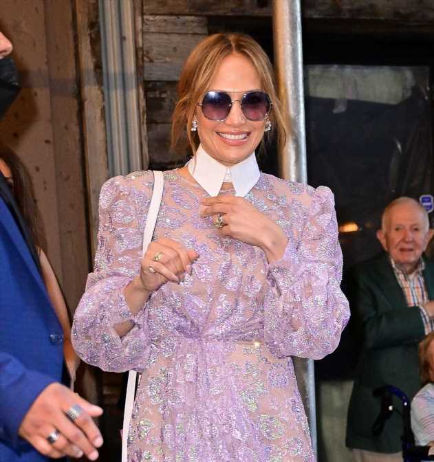 Jennifer Lopez y su manicura para San Valentín