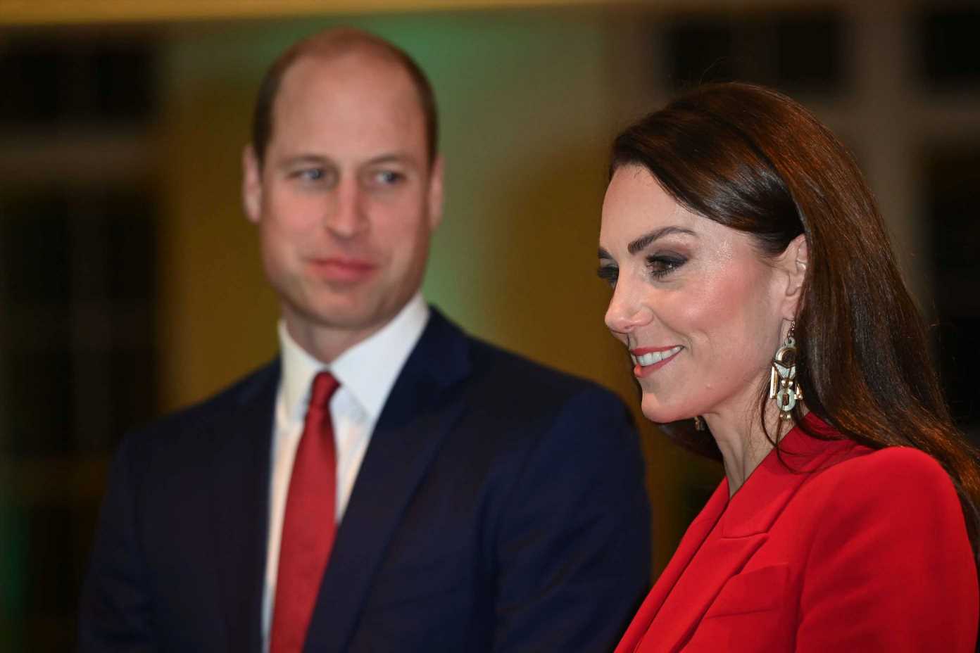 Kate Middleton estrena traje con chaqueta asimétrica