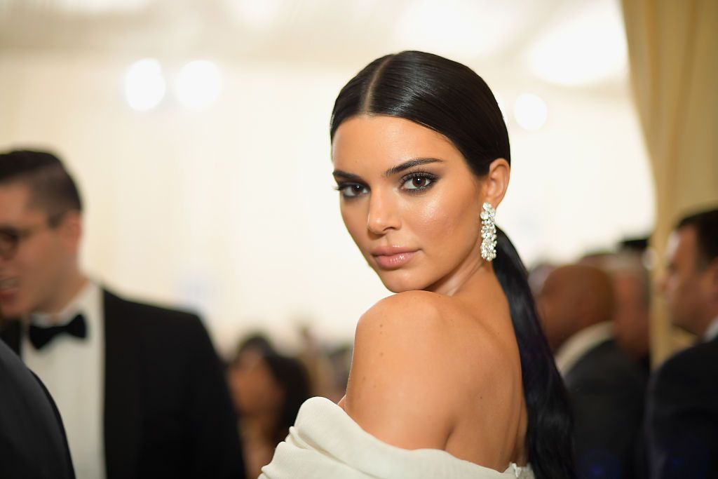 Kendall Jenner está irreconocible con esta peluca 'bob'