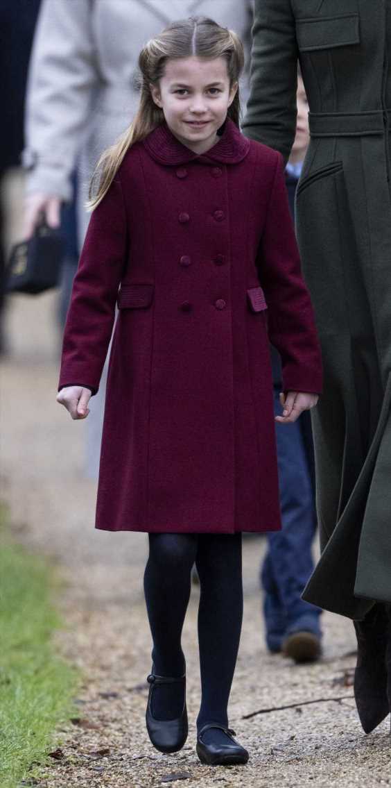 La princesa Charlotte luce unas botas de Penelope Chilvers