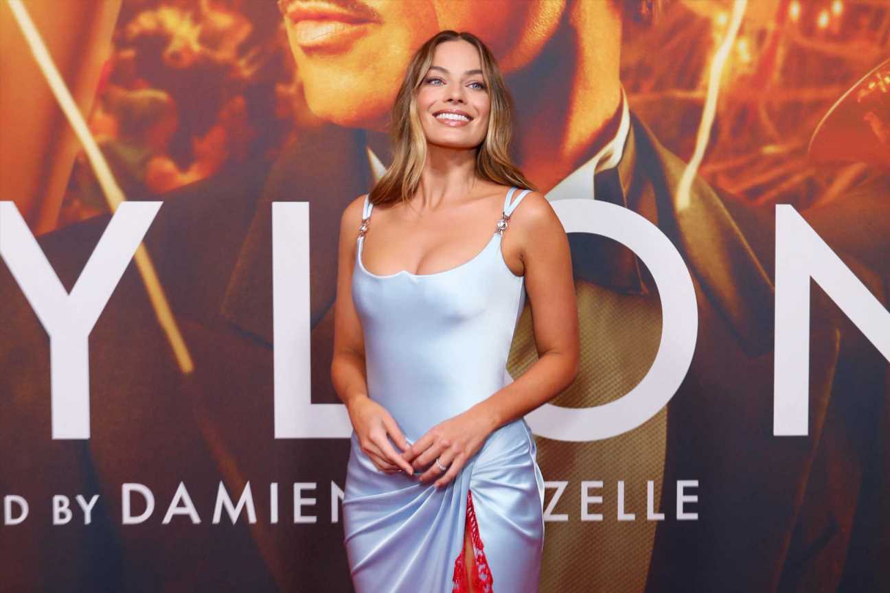 Margot Robbie luce un vestido que ya llevó Carla Bruni