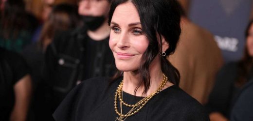 Courteney Cox presume de vientre plano a los 58 años