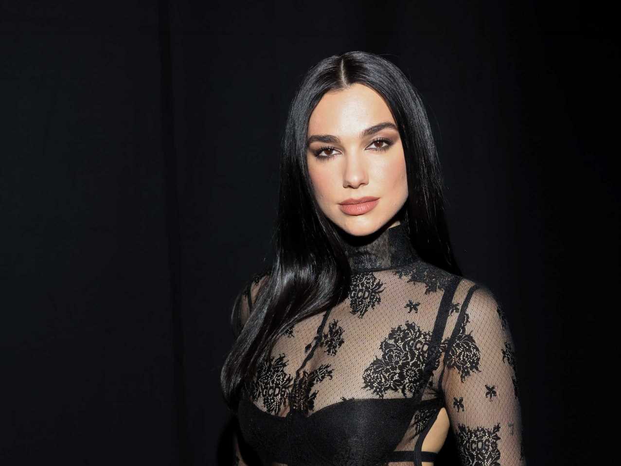 Dua Lipa y el espectacular lookazo transparente en MFW