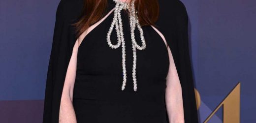 Julianne Moore se apunta a la capa negra que es un comodín