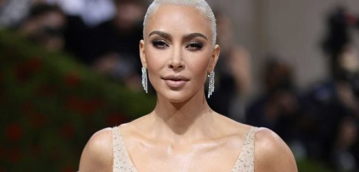 Kim Kardashian, sin maquillaje, enseña cómo aplicar sus cremas