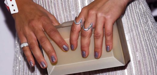 'Naked glitter', la manicura fácil que arrasa